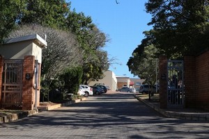 Image showing paved driveway